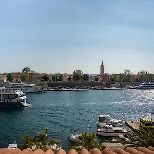 https://captains-apartment.hotelinzadar.com